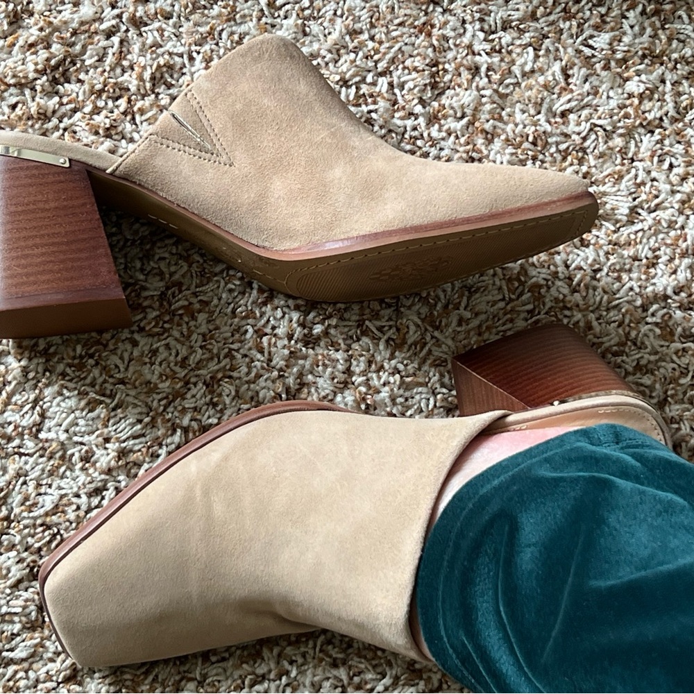 Gorgeous Tan Vince Camuto Mules - Picture 7 of 9